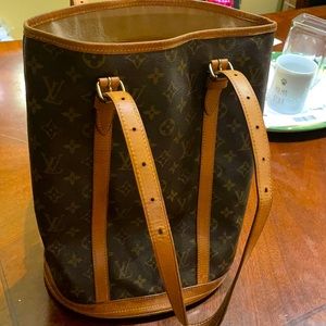 Gently used Authentic LV bucket bag, that’s ready for a new home